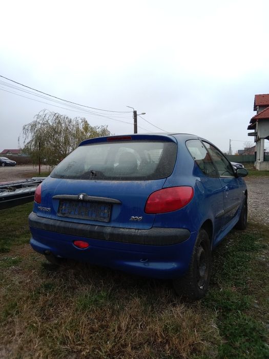 Vând Peugeot 206 dizel an 2003 motor 1.4  220 de mi km preț 750 euro