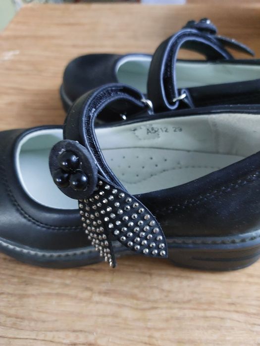 Туфли,чёрные на девочку 6 лет 29размер