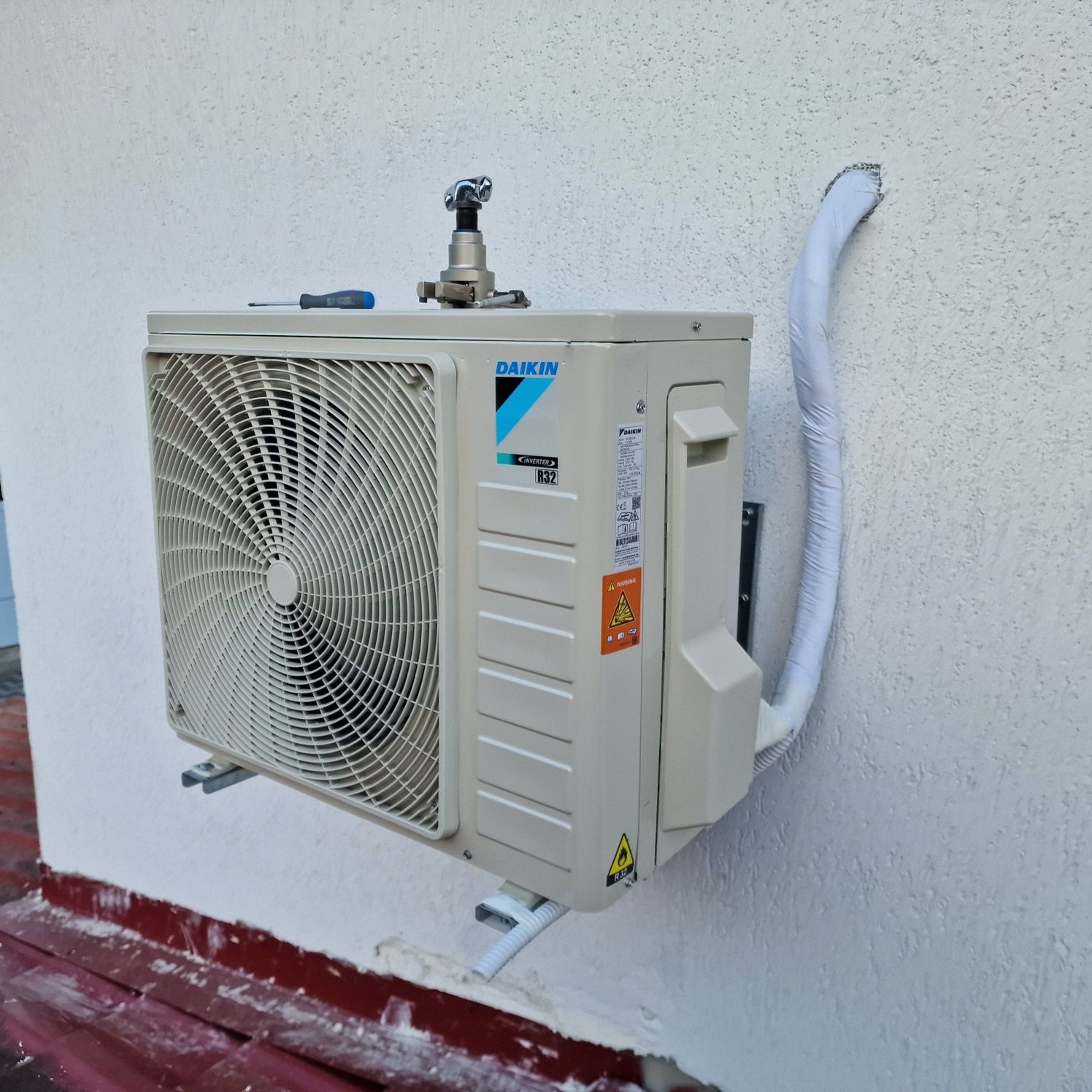 Montaj, reparatii, igienizare, incarcare freon aer conditionat .Gaura