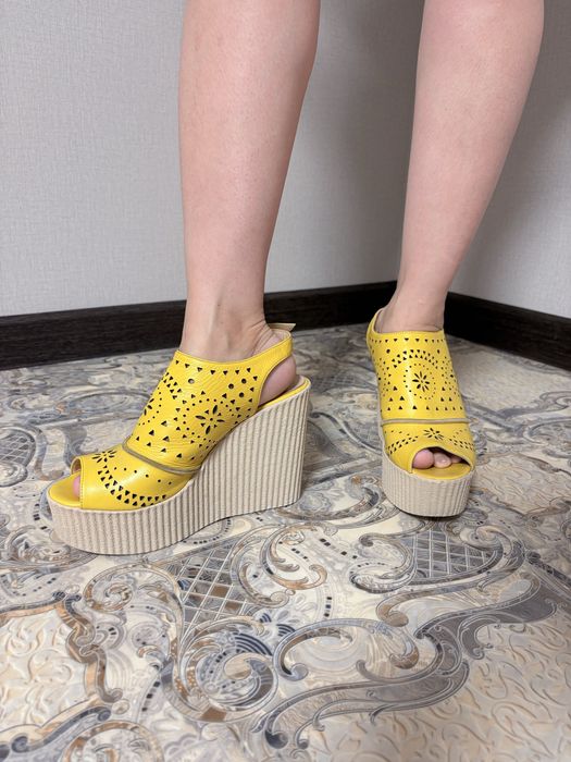 Босоножки стильные