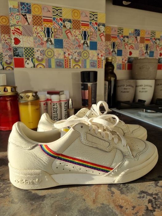 adidasi, Adidas alb murdar