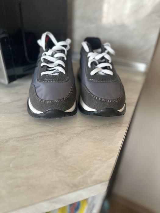 Маратонки чисто нови