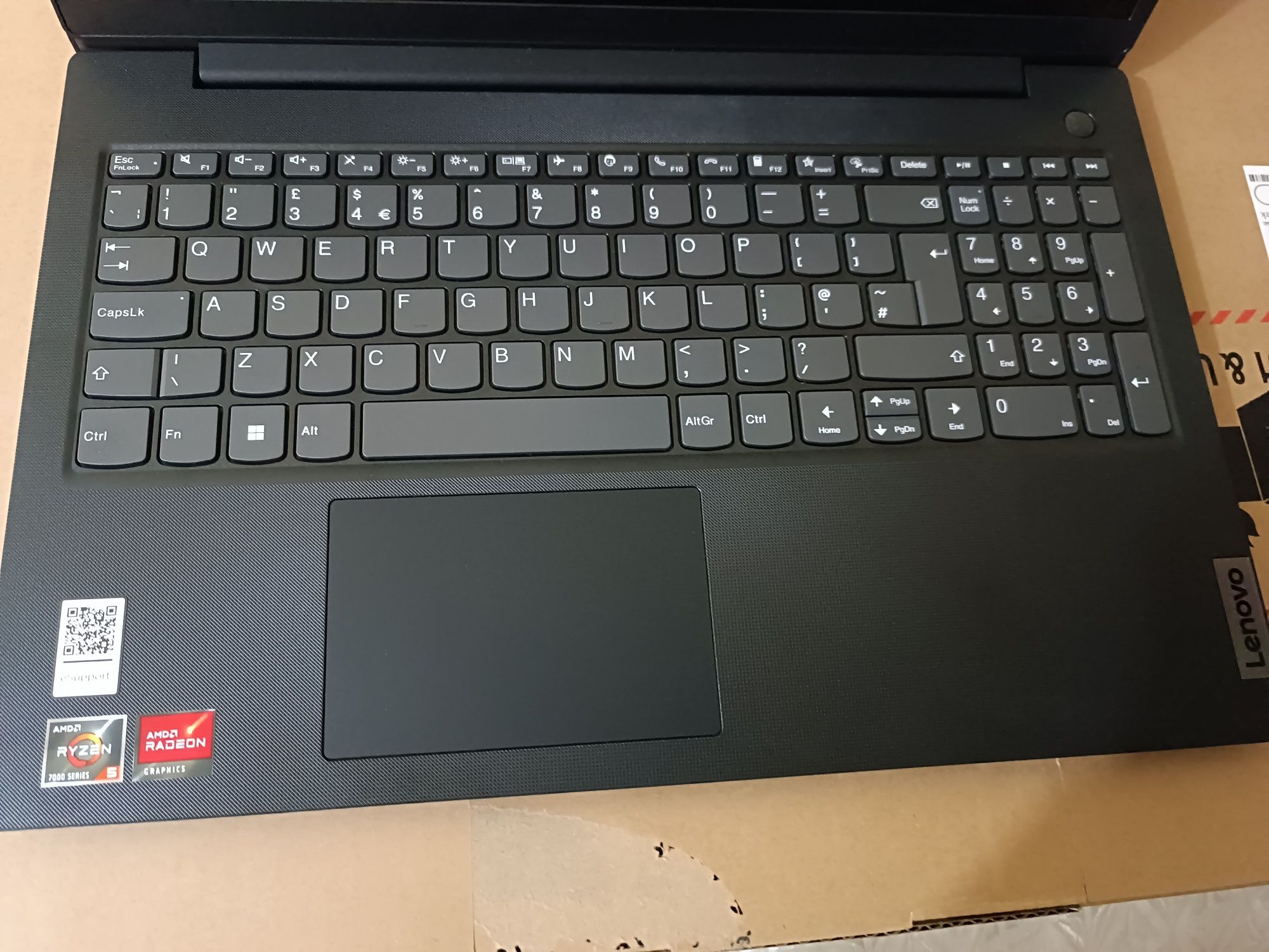 Lenovo notebook yangi