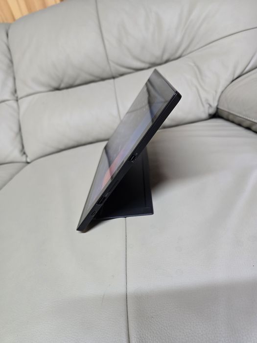 Tableta Lenovo X1, display 13 inci 2k, i5-7Y57, ssd 256gb, ram 8gb