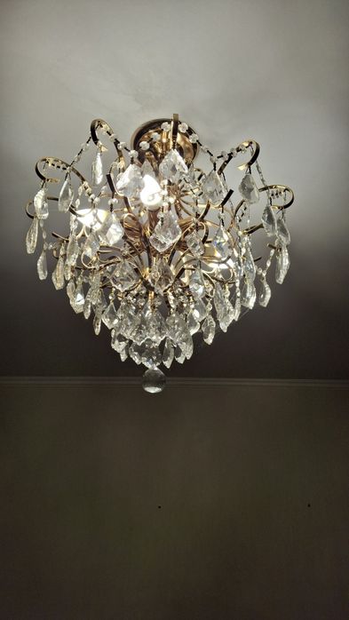 Продам Люстры в зал и на кухню