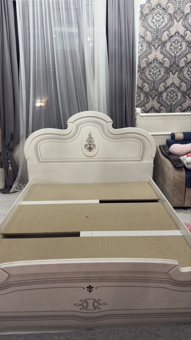 Спальный диван в очень хорошем состоянии