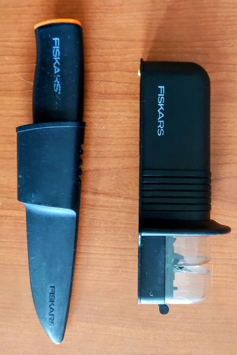 Fiskars : практически Нова ножица 21см, Точило и Нож 22см, ползвани