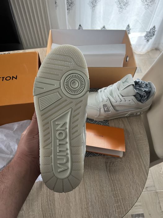 Adidasi Louis Vuitton