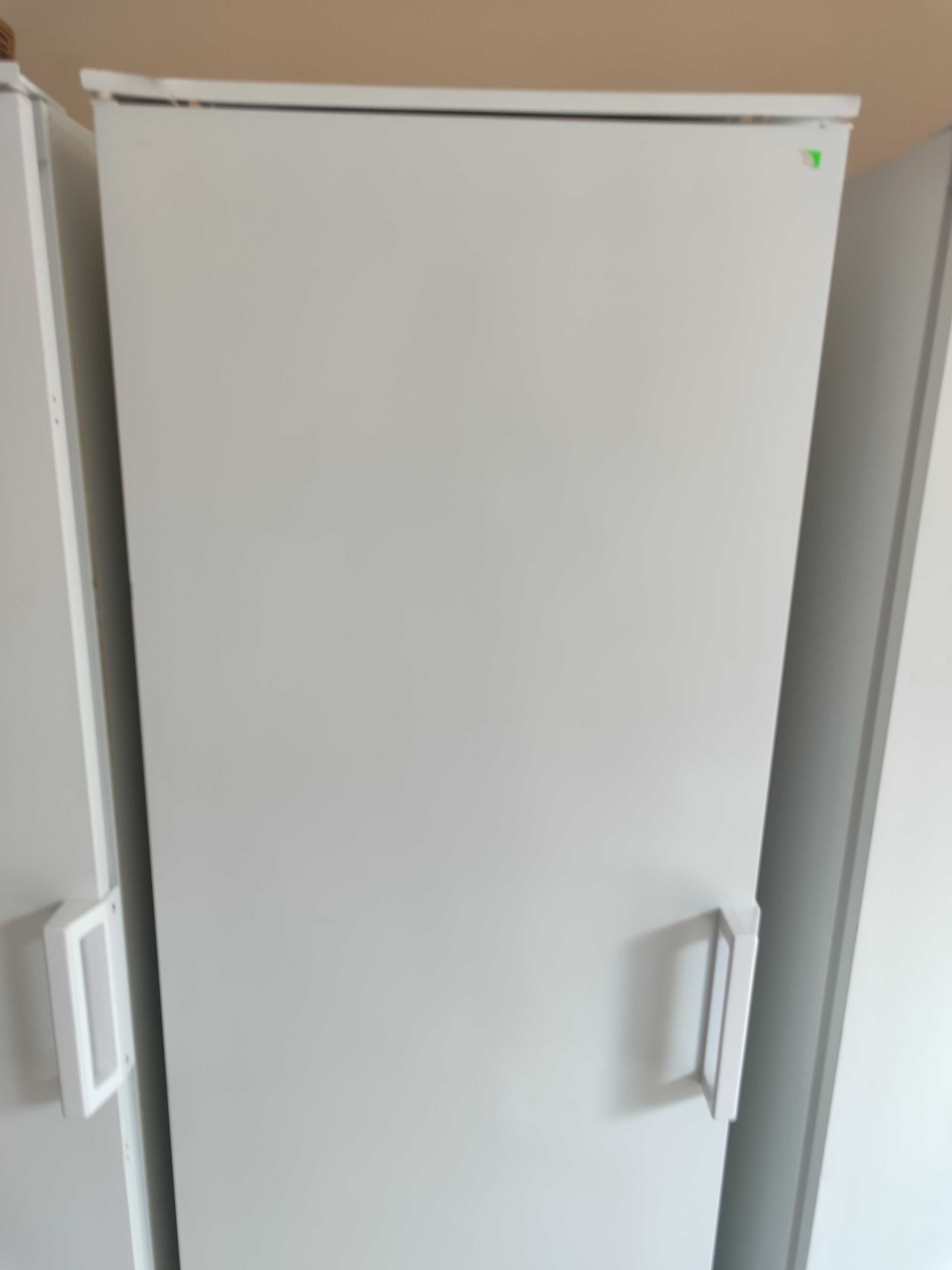 Хладилник за вграждане с 1 врата