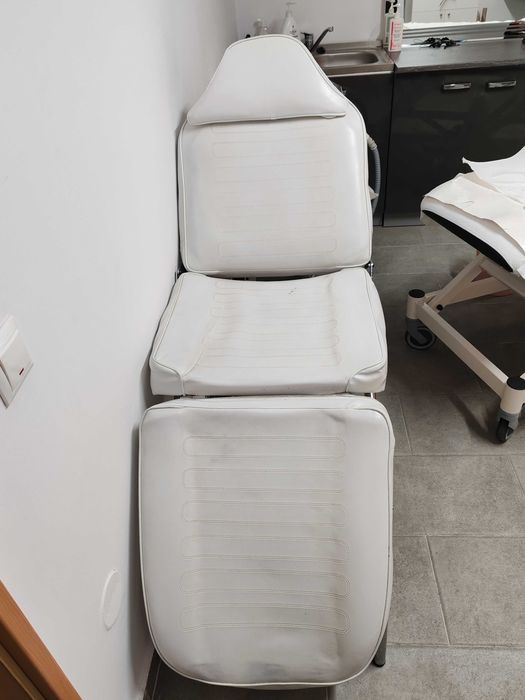 Vând pat cosmetică