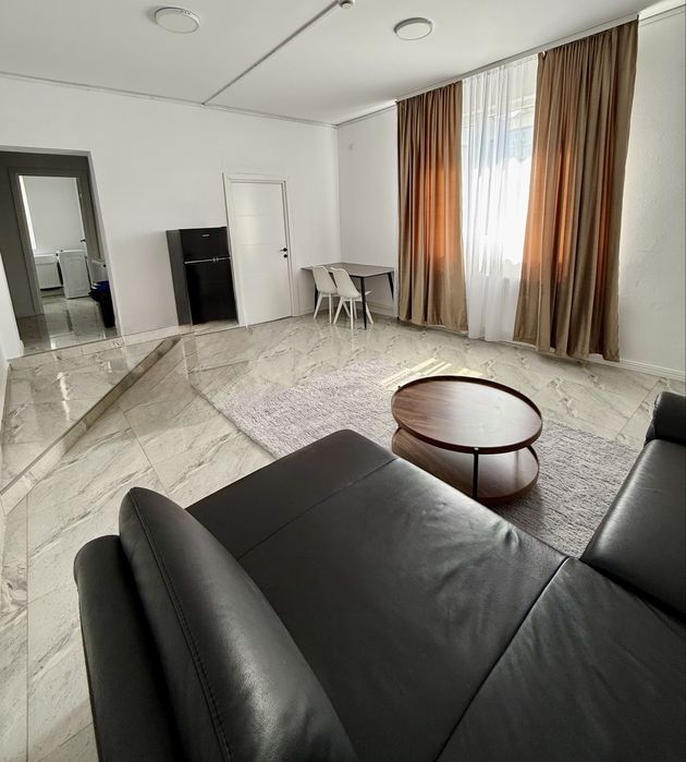Apartament ultracentral regim hotelier curte + parcare privata