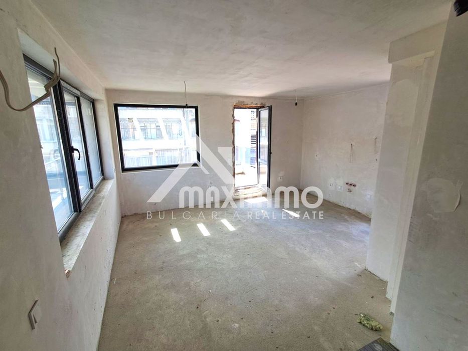 Продава се Мезонет в Варна, Централна поща - 211 кв.м за 1043 €/кв.м - Снимка #1