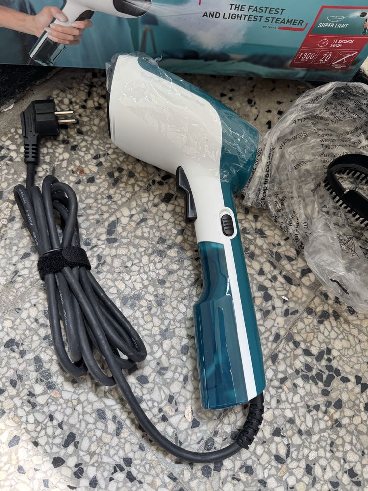 Уред за Гладене с Пара Tefal DT6130 - Ръчна Ютия/Парогенератор, 1300W!