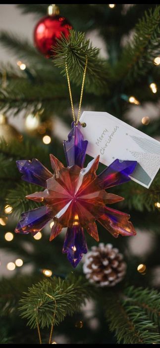 Коледни играчки  за елха от епоксидна смола 
Ръчно изработени фигурки