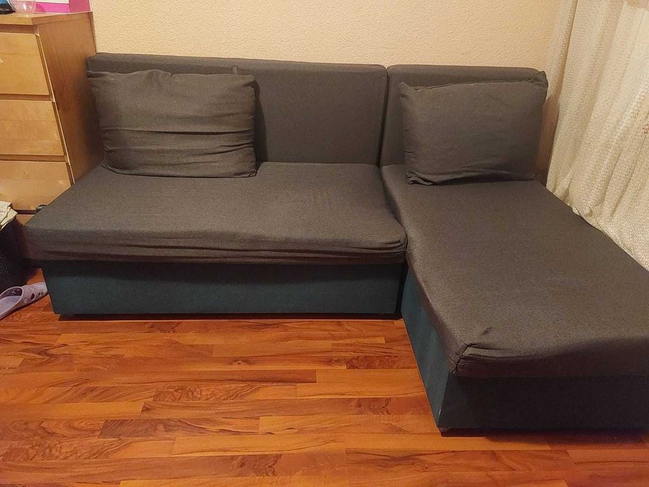 Vând colțar-canapes extensibila