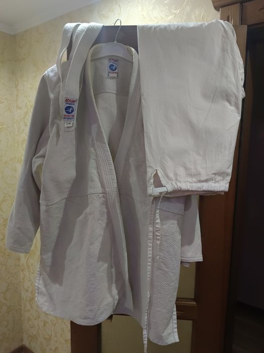 Продам кимоно в отличном состоянии