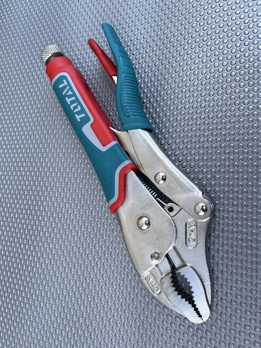 Cleste blocabil pentru suruburi TOTAL Cr-v