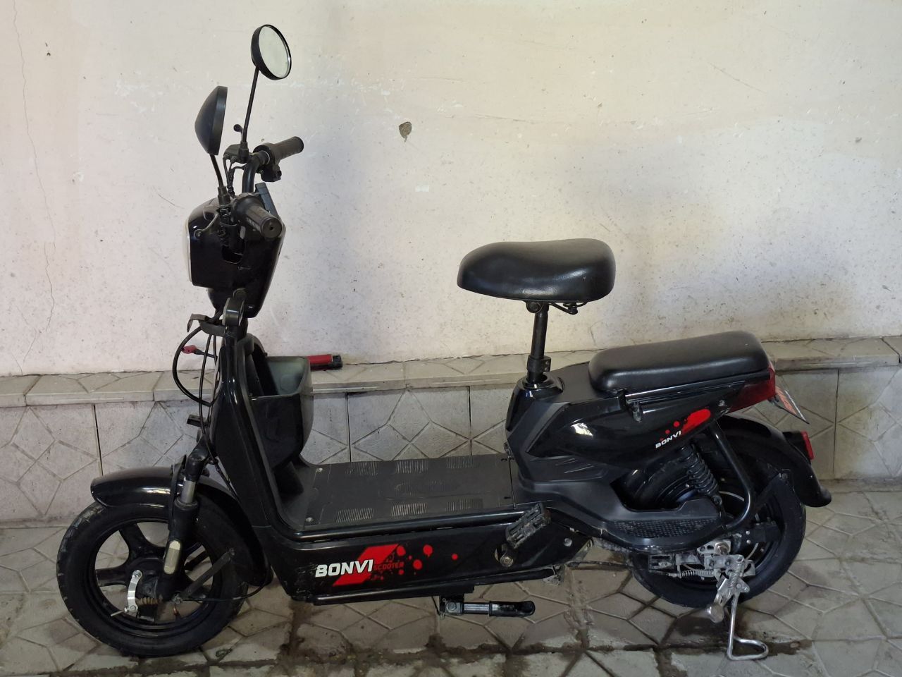 Elektro skuter xolati zur