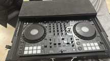 Consola DJ Pioneer DDJ-1000 cu case de protectie Magma Full Black