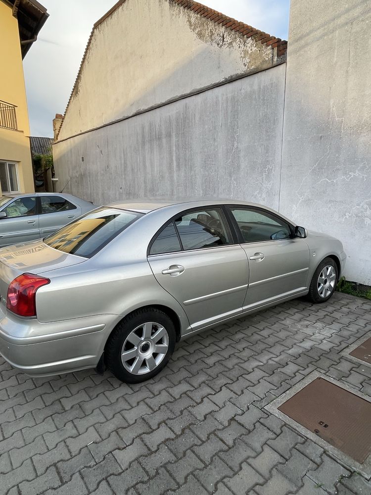 Vand Toyota Avensis cu defecțiune la motor