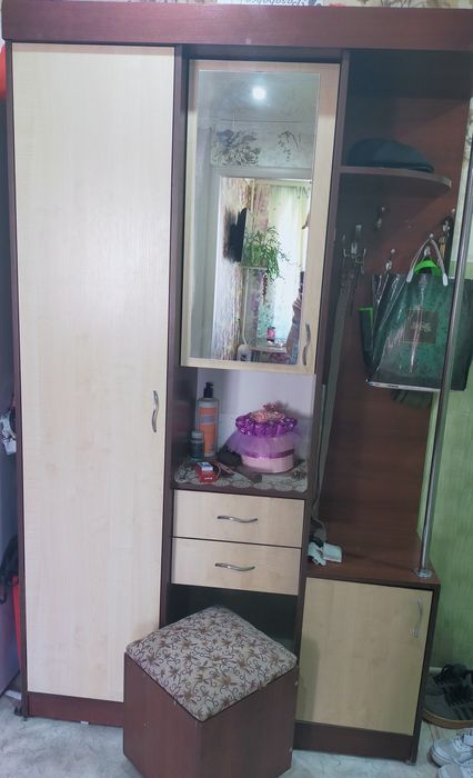 Продам прихожку с пуфиком