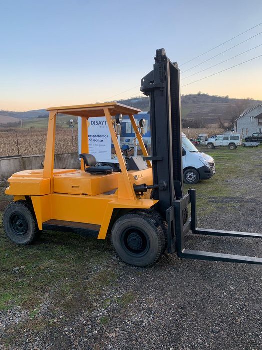 Stivuitor ridică 6 tone