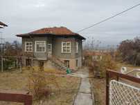Продавам дворно място с къща и селскостопанска постройка с. ОПИЦВЕТ