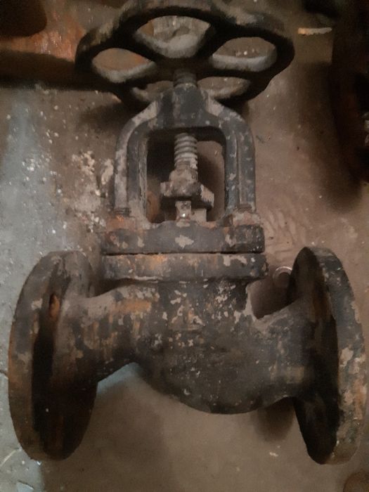 Два броя кранове 1 цол