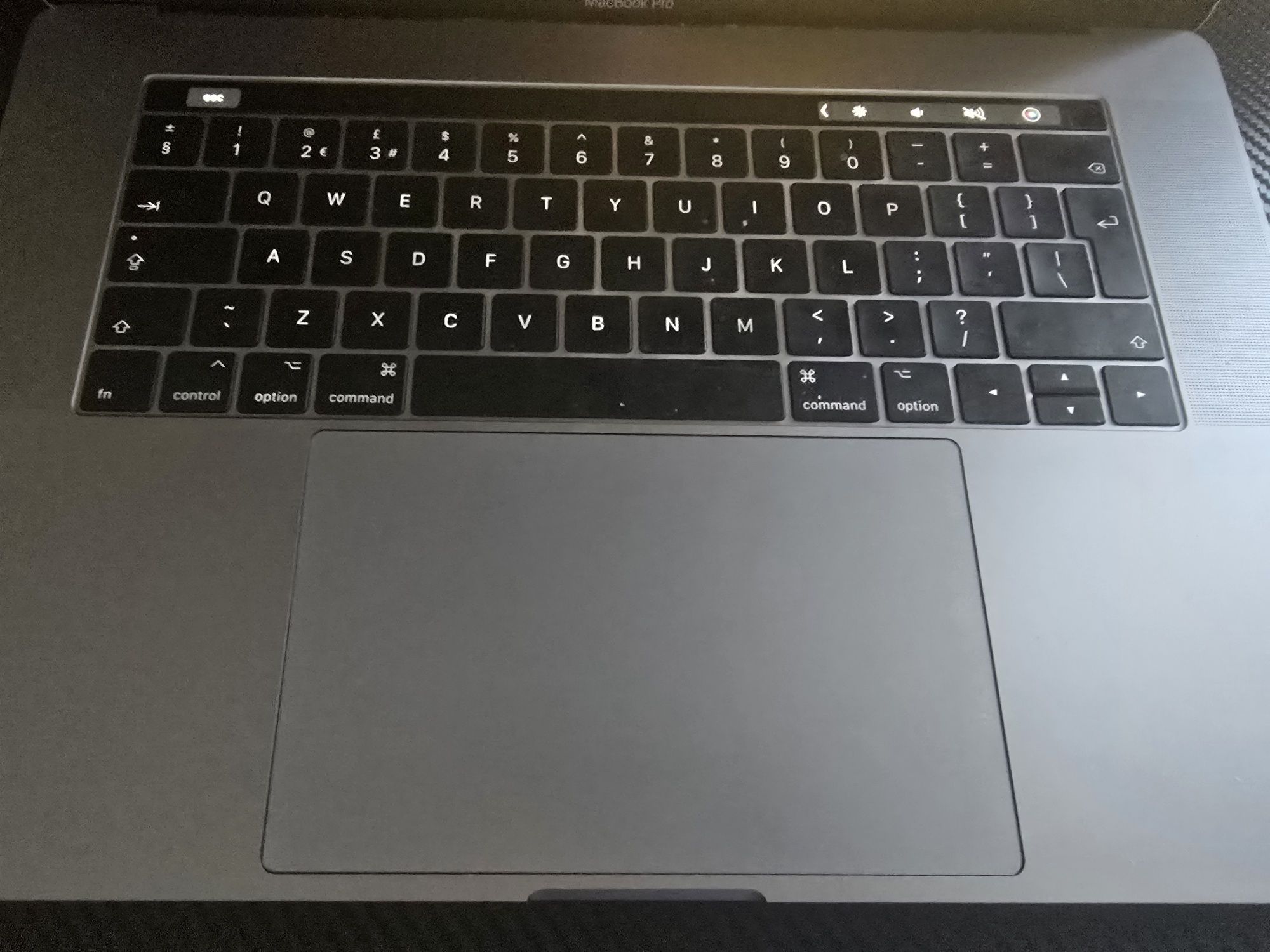 Продавам MacBook Pro 15" (2017) – 512GB SSD / 16GB RAM / i7