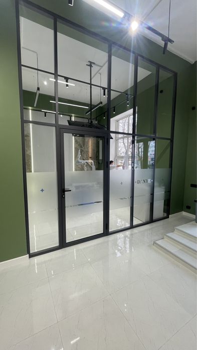 Алюминиевые/пластиковые офисные перегородки, окна, двери, витражи,