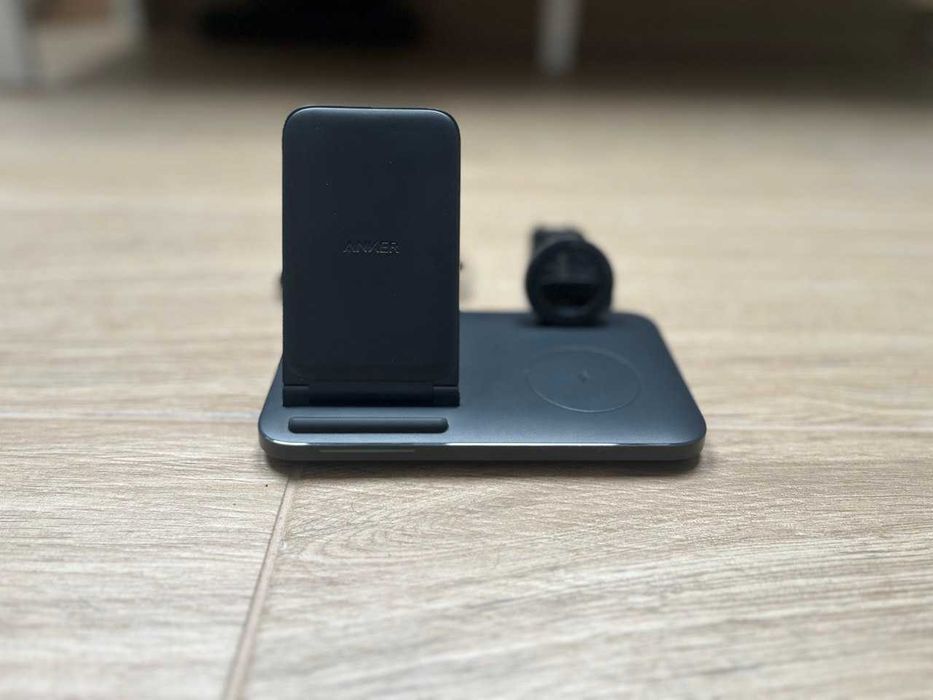 Anker 335 3-in-1 зарядно-стойка за телефон и Apple Watch, USB-C