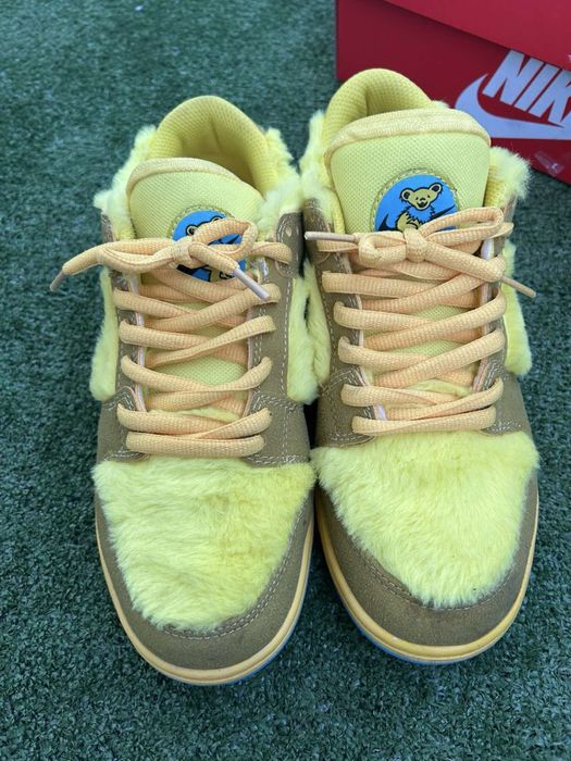 Nike dunk bear yellow