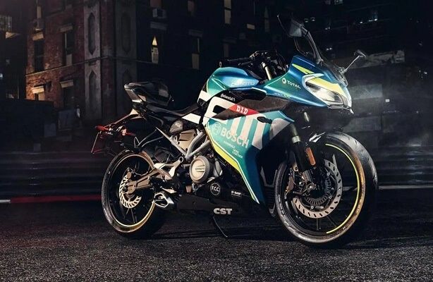Moto Cfmoto 300sr 2022 1200km A2