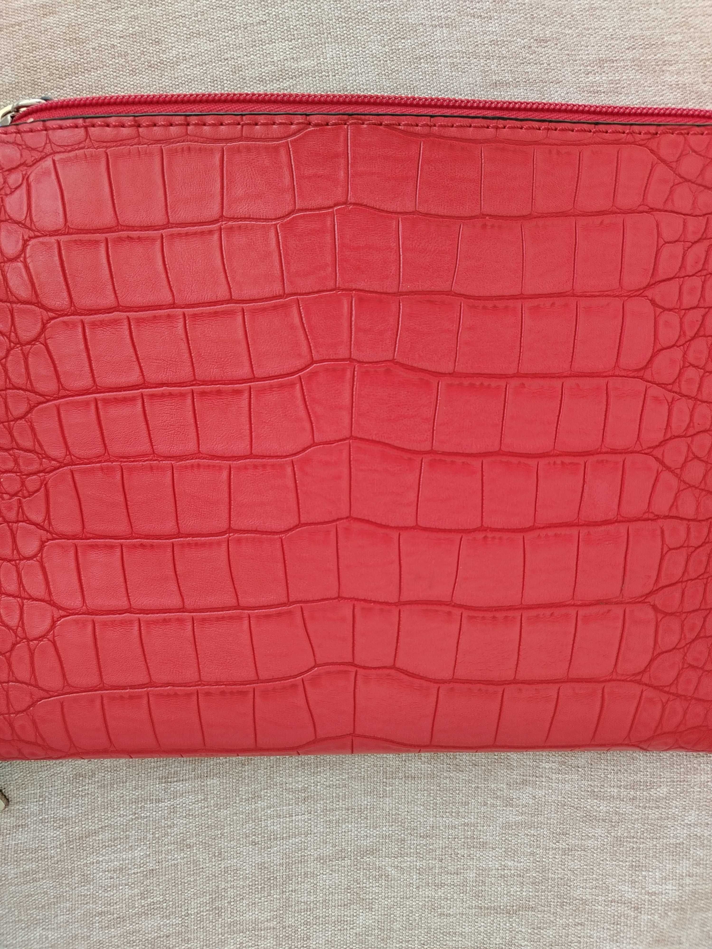 Удобен  Клъч  Guess