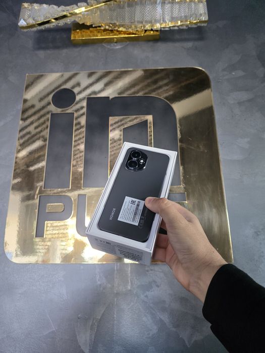 Honor 400.  8/256 Gb