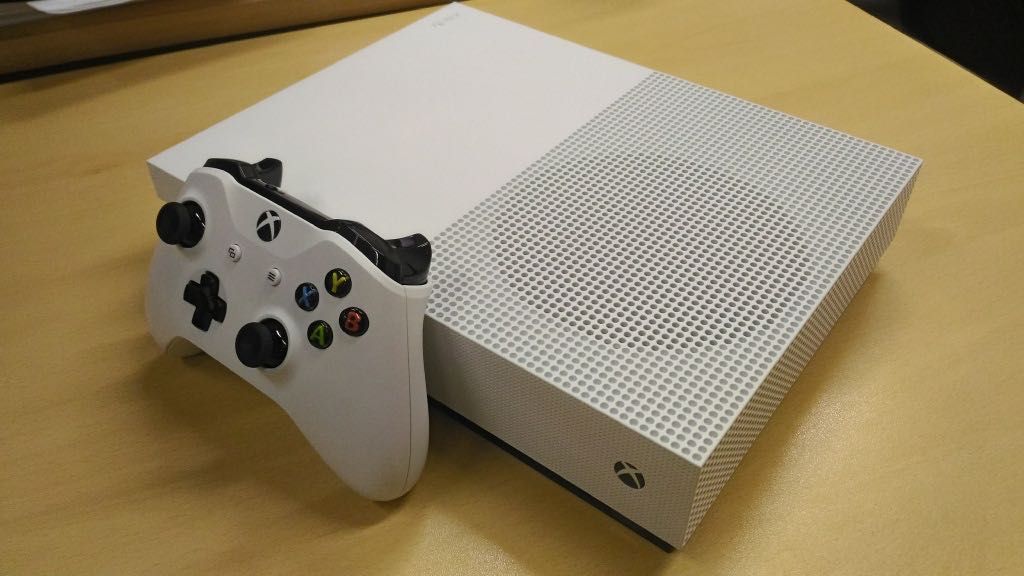 Xbox One S (1 Tb)