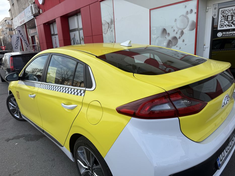 Hyndai ioniq taxi