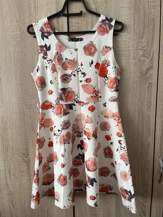 Бяла рокля на цветя, размер S/M