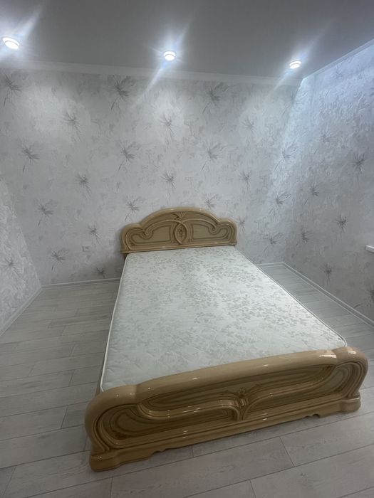 Кровать в хорошем состояний