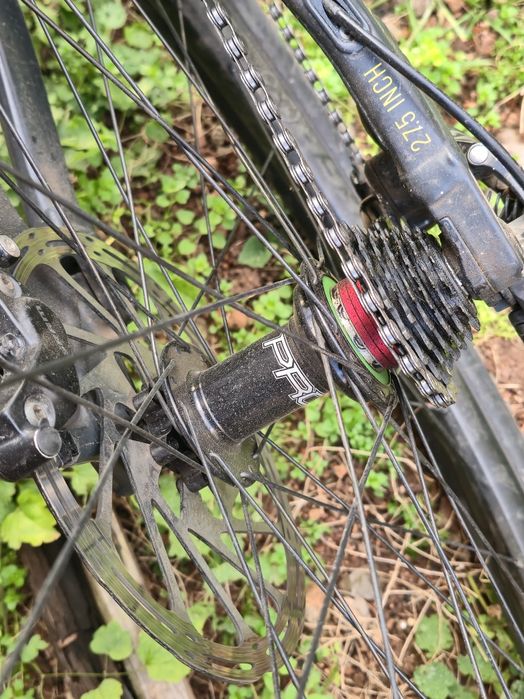 Продавам YT Tues AL 2019