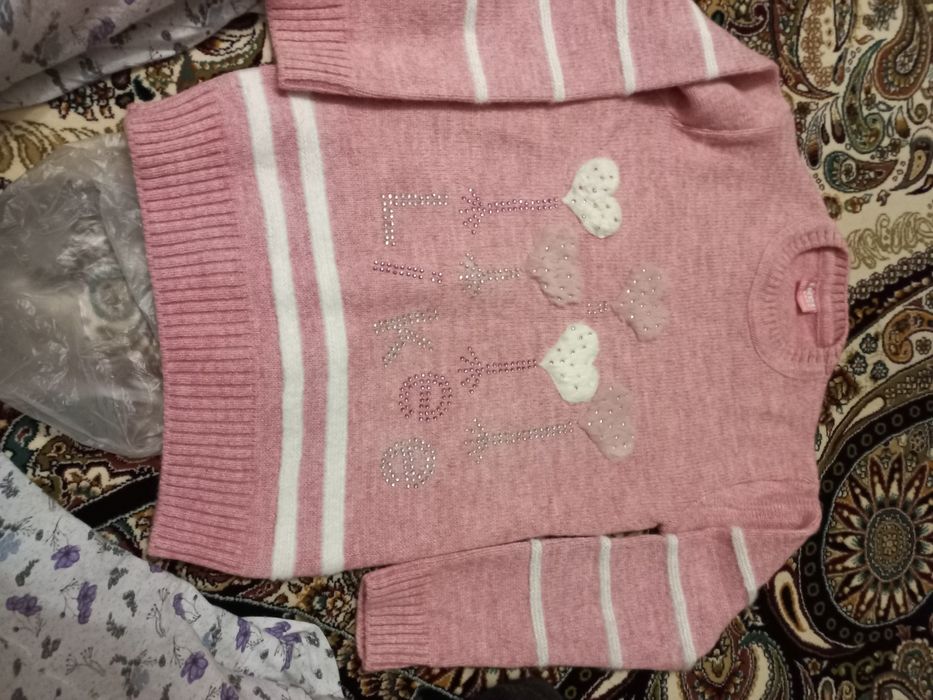 Продам платья  женские,свитер