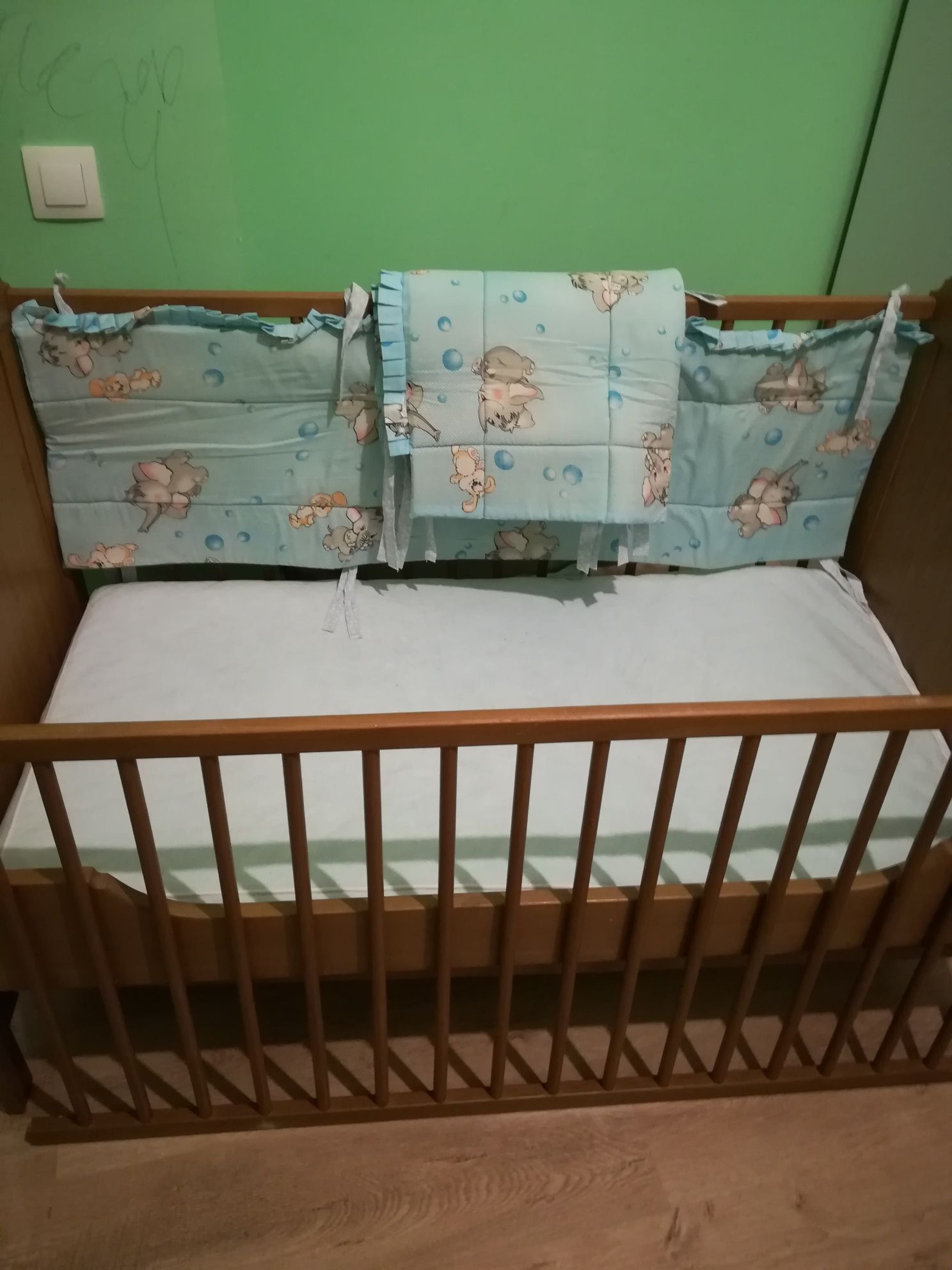 Продам Лексвик детскую кроватку с матрасом от Икеа