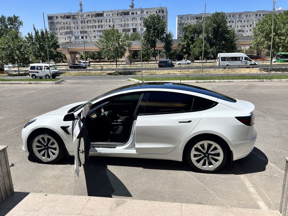 Срочно продаю Tesla model 3 standard  ухоженная без вложений