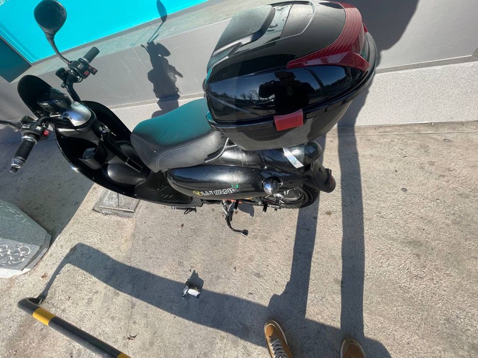 Skuter moto moped sotiladi