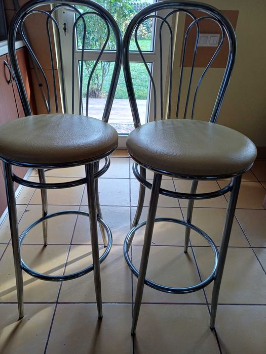 Vând 2 scaune bar in stare buna