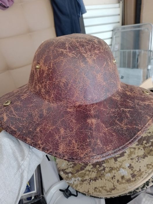 Palarie gen pirat cu borul larg