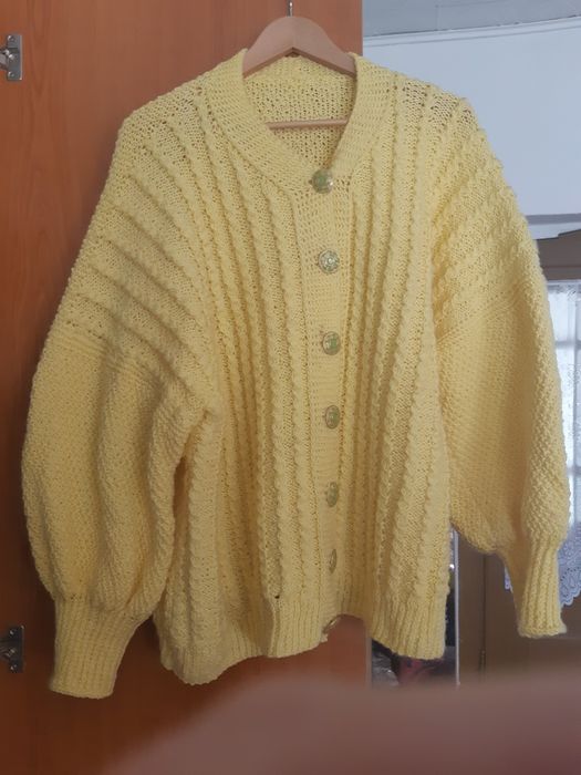 Vand 4 pulovere confectionate manual