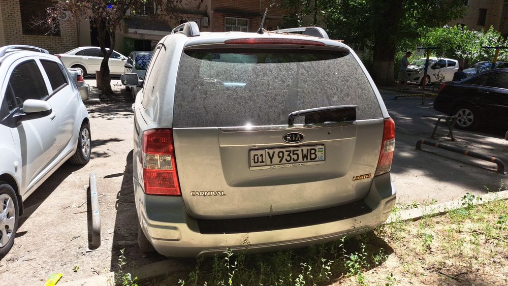 Срочно продам KIA CARNIVAL LIMITED 2006 года  Метан, пропан