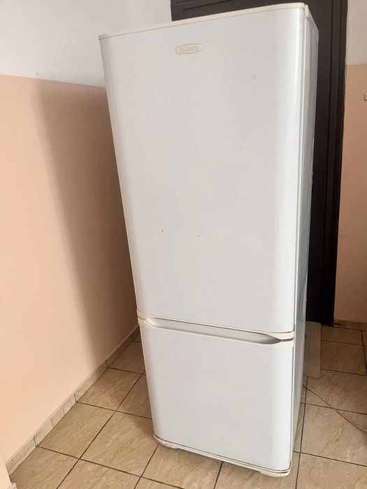 Холодильник (с морозильной камерой)