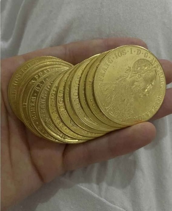 Vand monede suflate cu aur de 24k